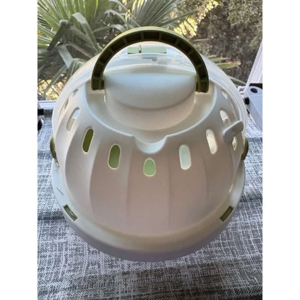 Portable Bird & Small Pet Carrier with Water Bottle – Dome Lid, 18.6 x‎ 16cm